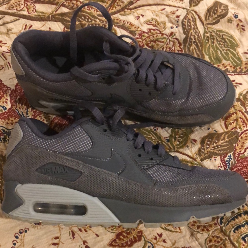 Gray Nike Airmax 90
